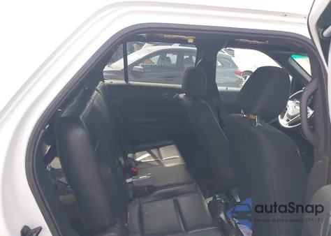 2014 Ford Police Interceptor z USA, uszkodzony, nr VIN 1FM5K8AR4EGA50177